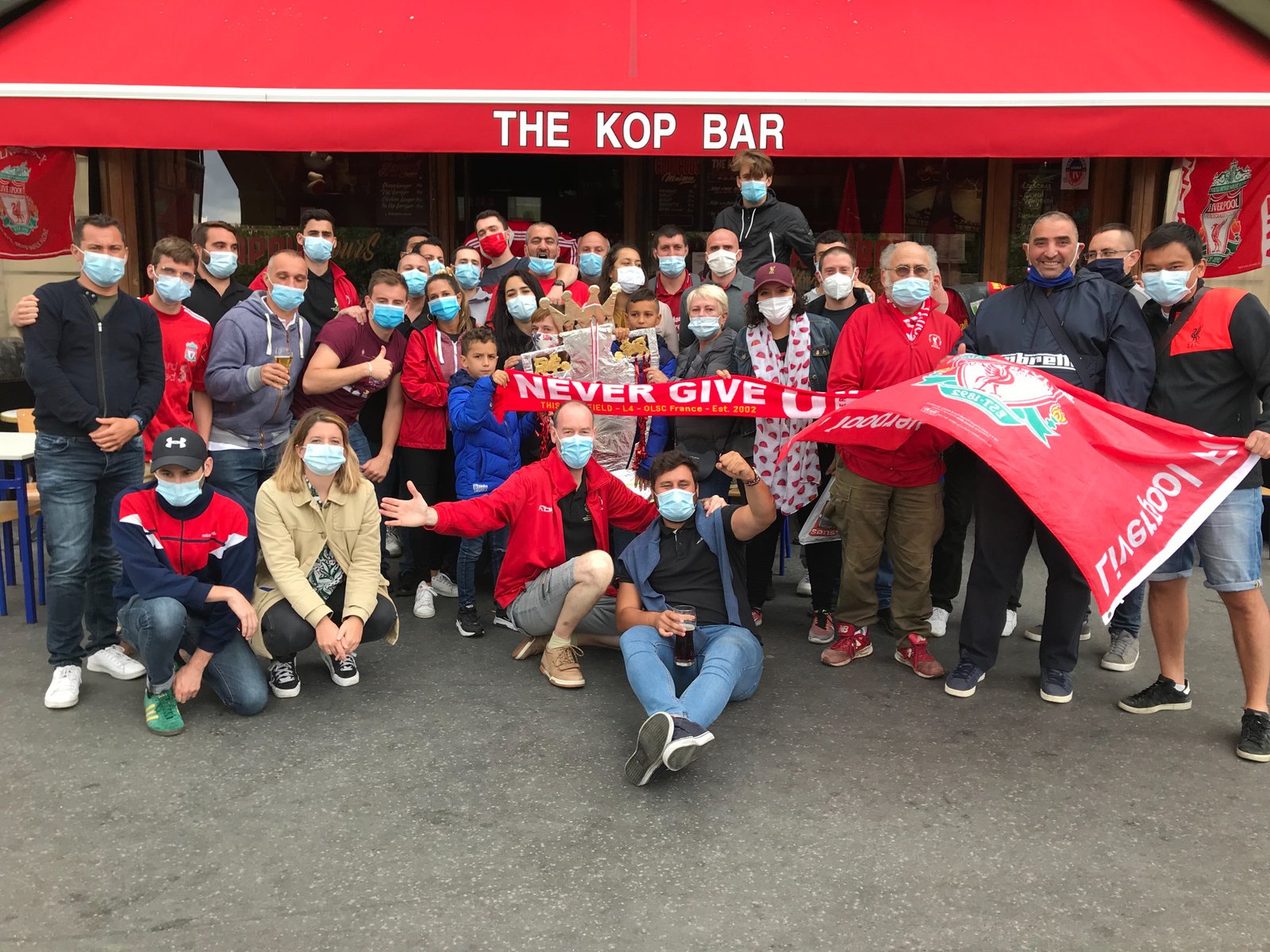 Au cœur du Kop Bar : quand Paris vibre aux couleurs des Reds